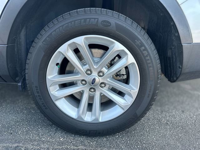 Used 2016 Ford Explorer XLT w/ Equipment Group 201A FWD image 10