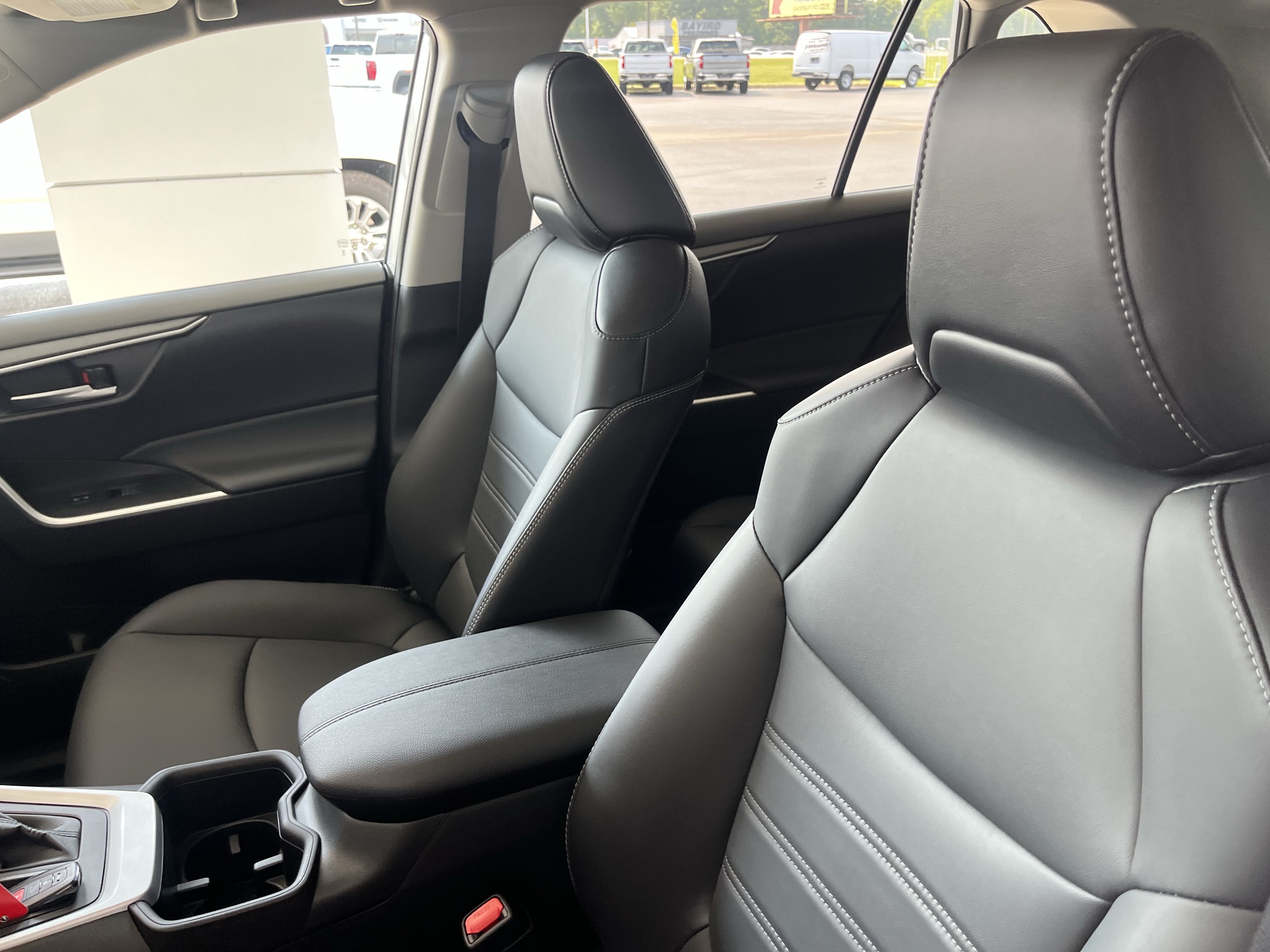 Used 2023 Toyota RAV4 XLE Premium FWD image 6