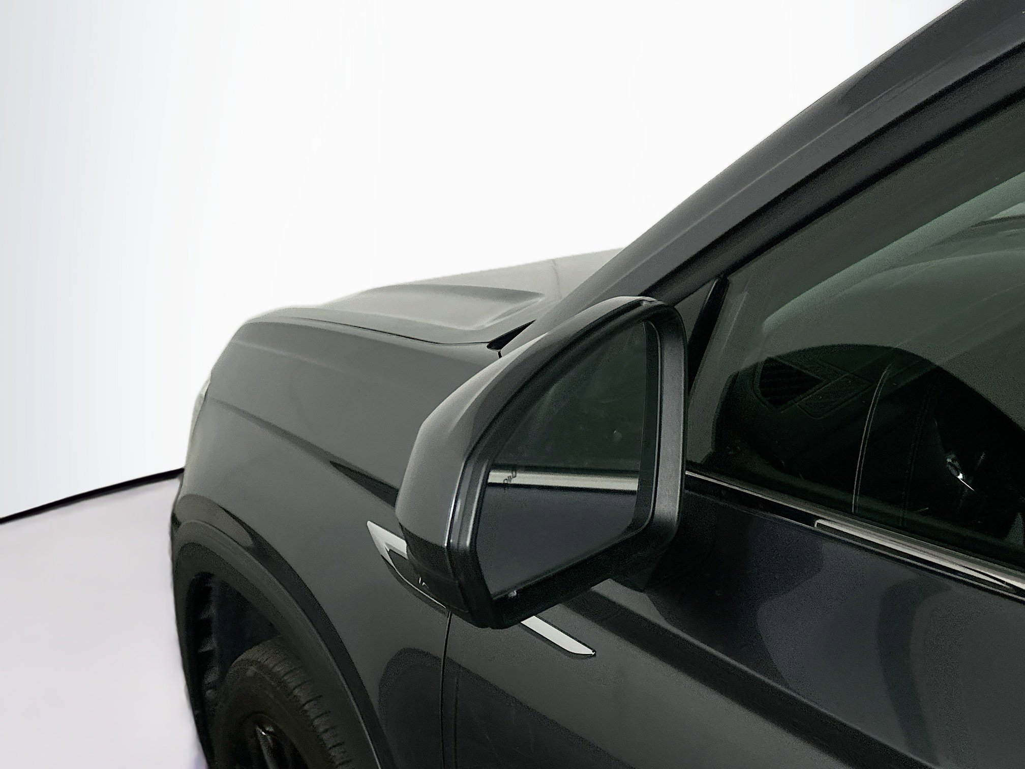 Used 2024 Volkswagen Taos SE w/ Black Wheel Package image 16