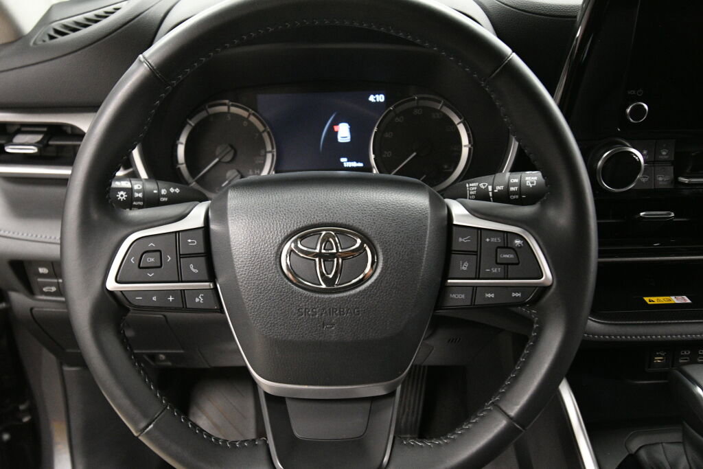 Used 2023 Toyota Highlander XLE image 13