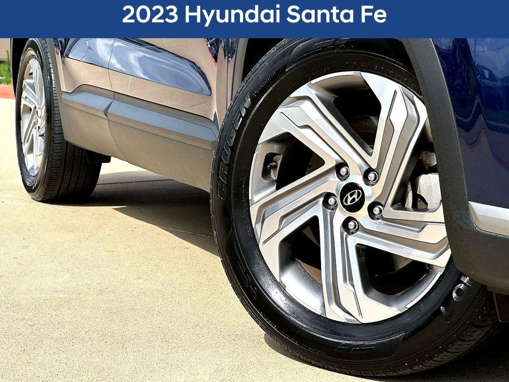 Used 2023 Hyundai Santa Fe SEL FWD image 2