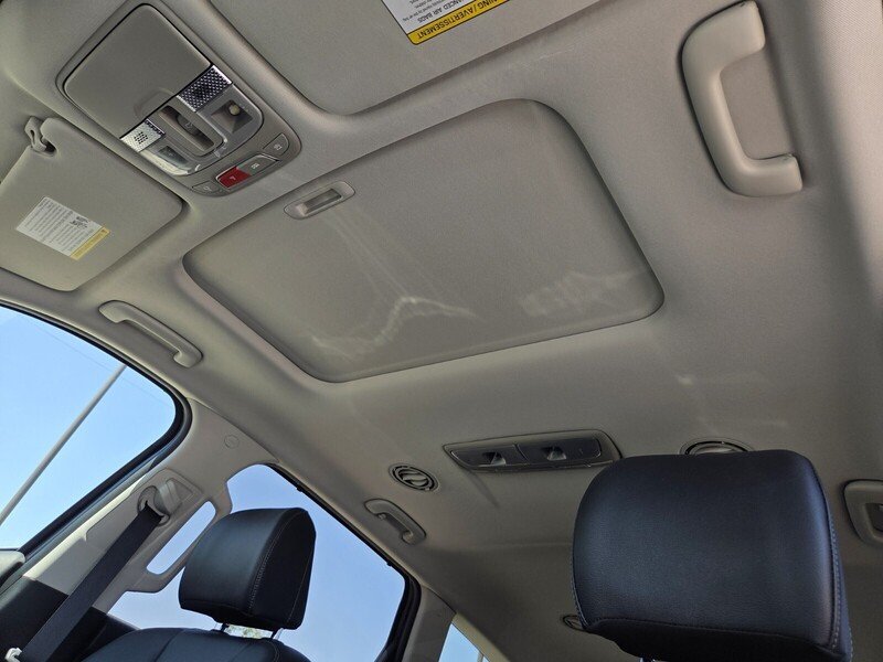 Certified 2025 Kia Telluride EX w/ EX Captain's Chair Package FWD image 12
