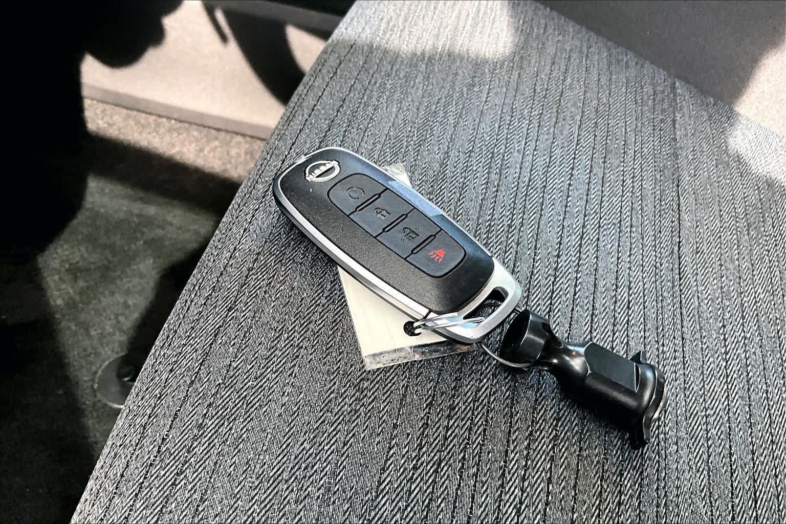 Used 2023 Nissan Rogue SV AWD/4WD image 14