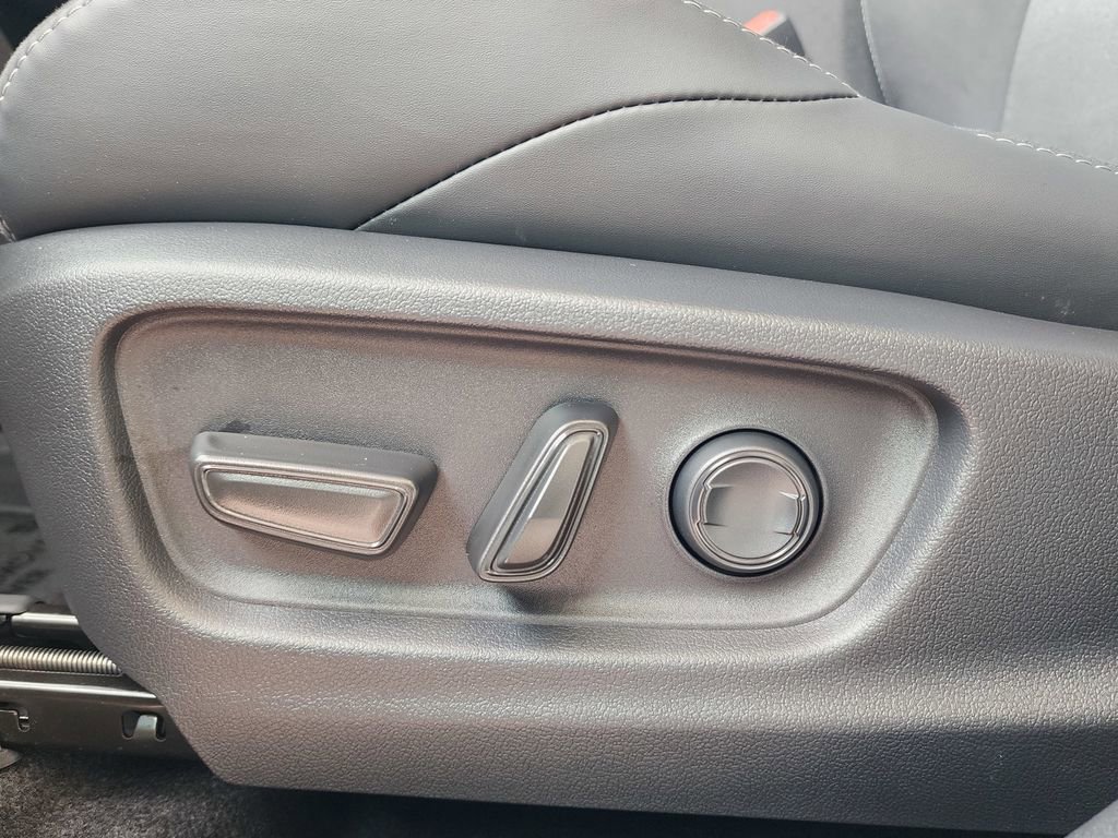 Used 2026 Toyota C-HR AWD/4WD image 16