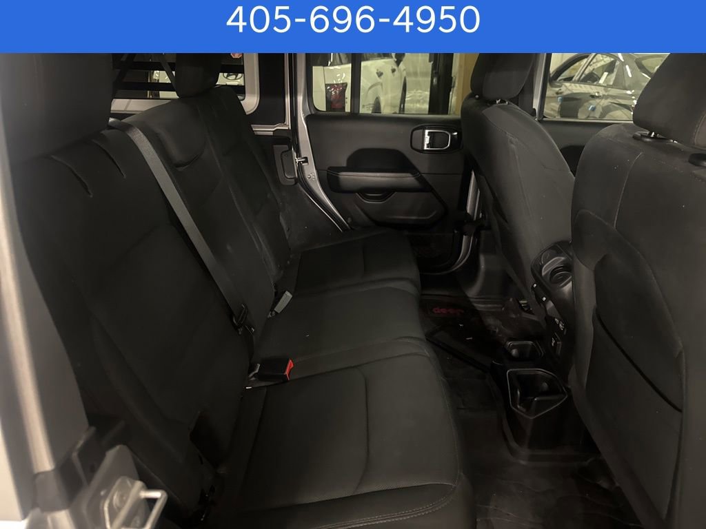 Used 2018 Jeep Wrangler Unlimited Sahara image 32