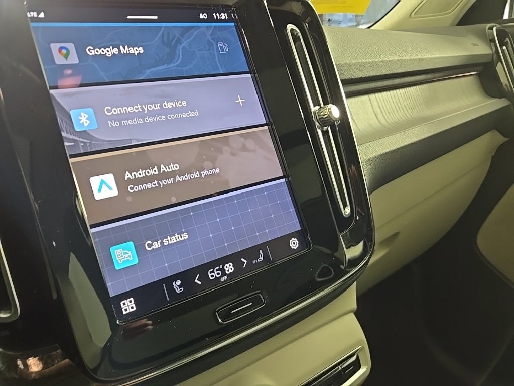 Certified 2023 Volvo XC40 B5 Ultimate w/ Climate Package image 21