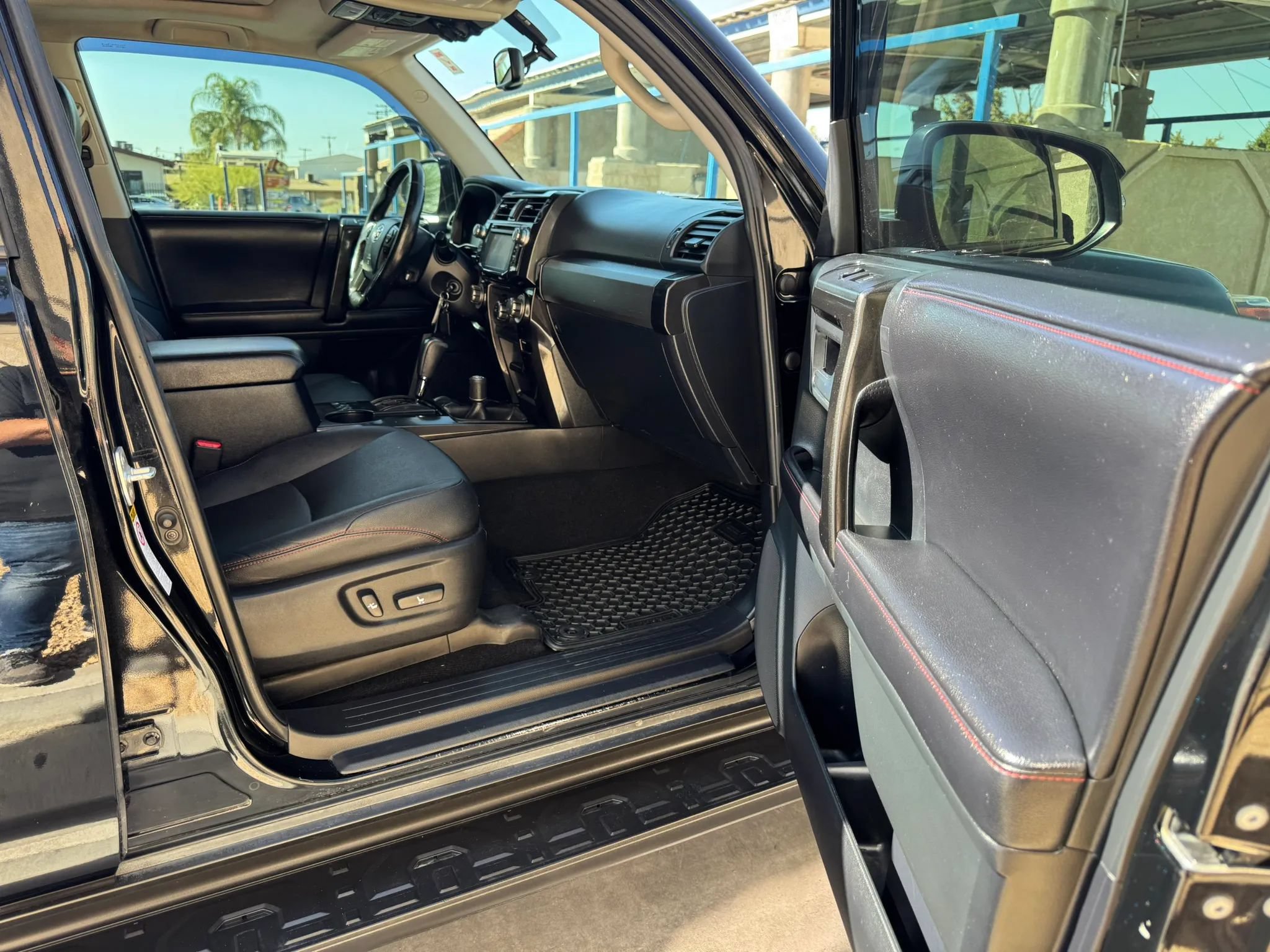 Used 2015 Toyota 4Runner SR5 AWD/4WD image 4