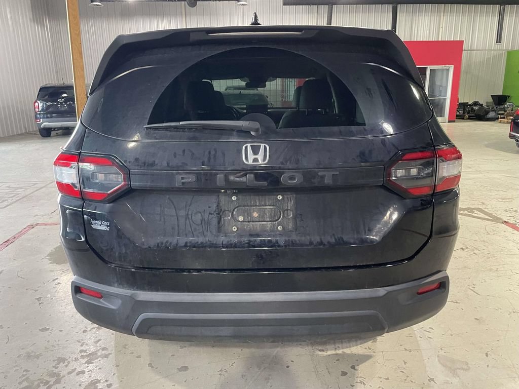 Used 2023 Honda Pilot LX image 5