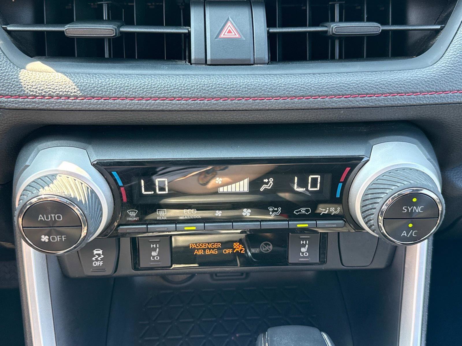 Used 2021 Toyota RAV4 SE image 6