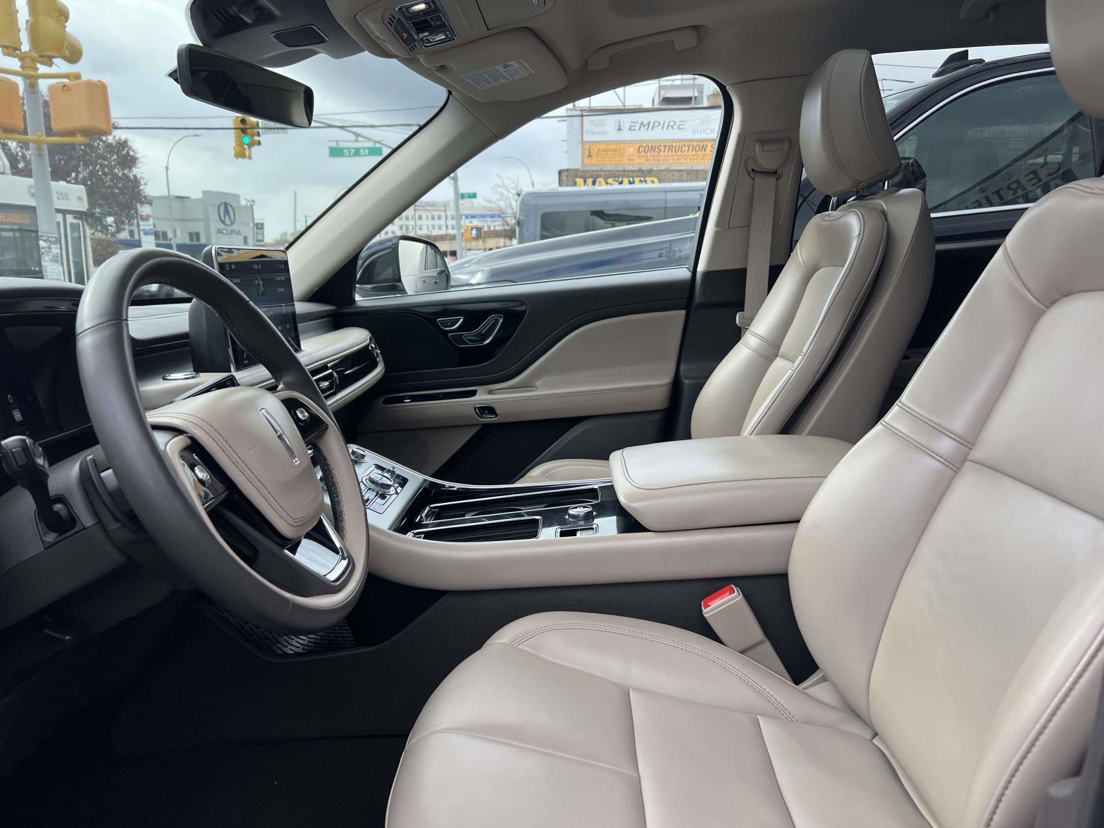 Used 2022 Lincoln Aviator Standard w/ Premium Package image 18