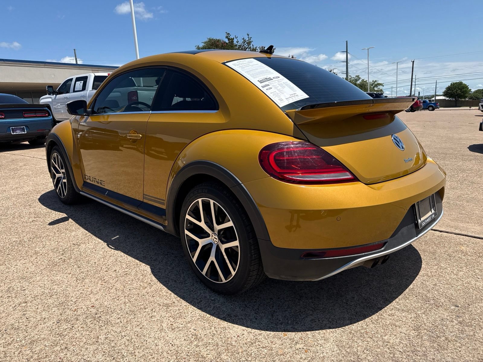 Used 2018 Volkswagen Beetle 2.0T Dune FWD image 5
