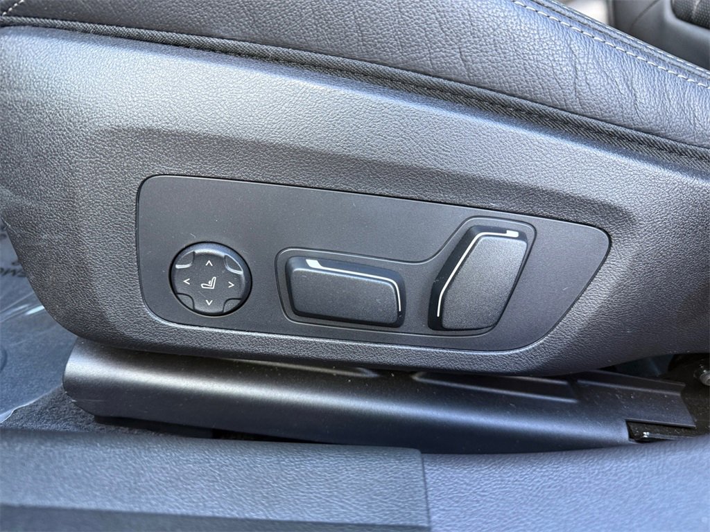 Certified 2025 BMW 330i xDrive Sedan w/ Premium Package image 34