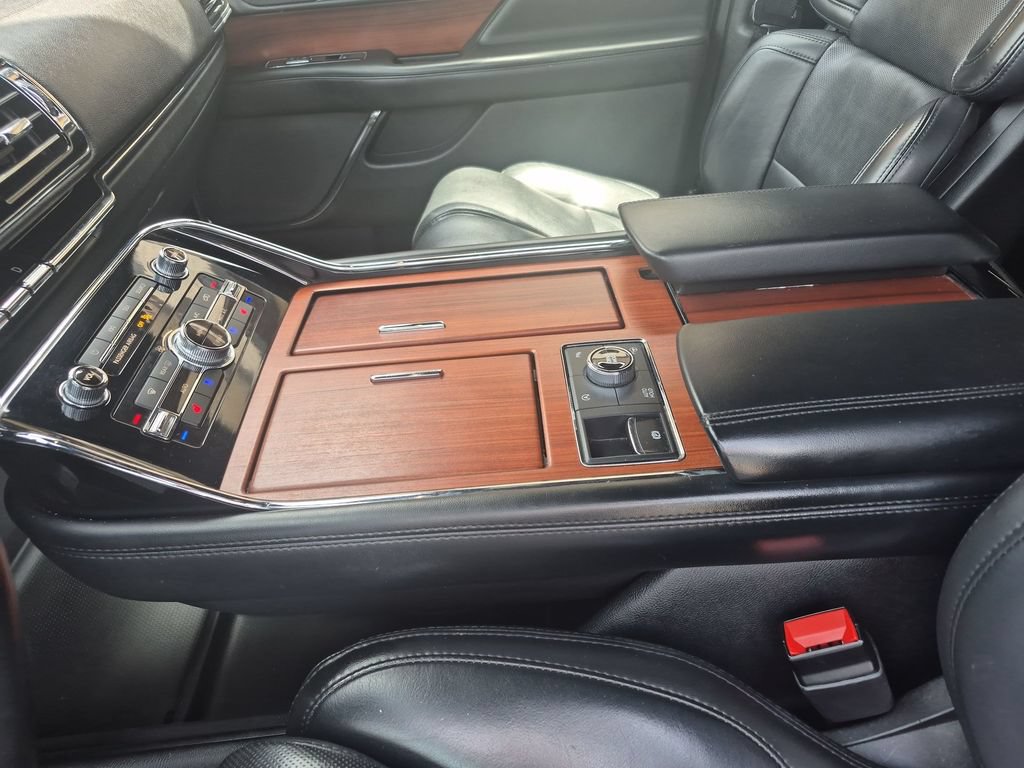 Used 2021 Lincoln Navigator Reserve AWD/4WD image 28