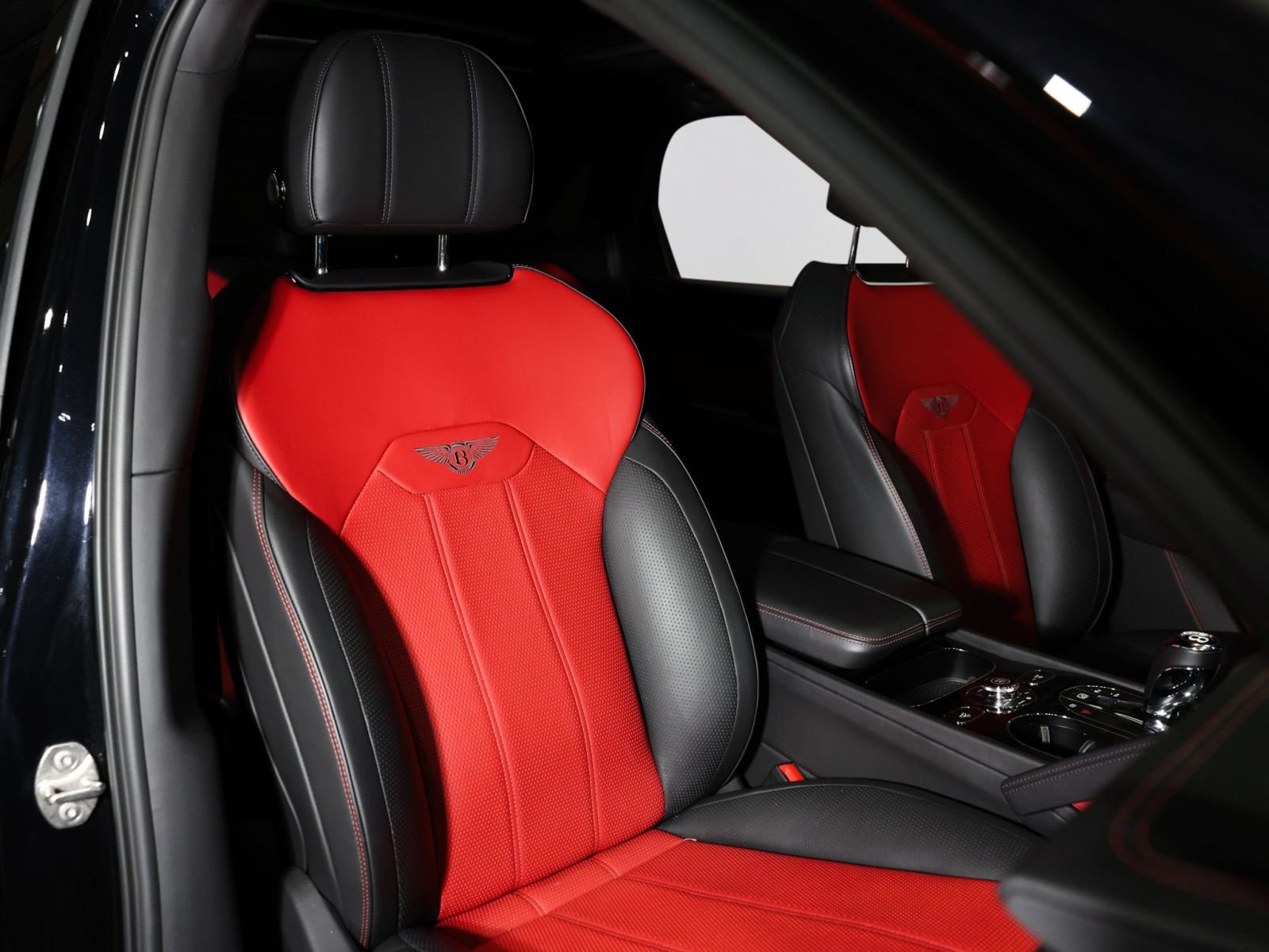 Used 2022 Bentley Bentayga AWD/4WD image 29