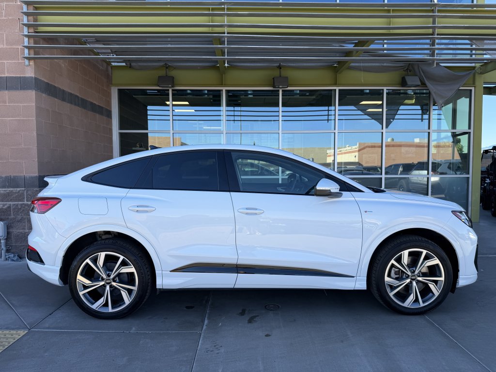 Used 2024 Audi Q4 e-tron Premium w/ Convenience Package image 9