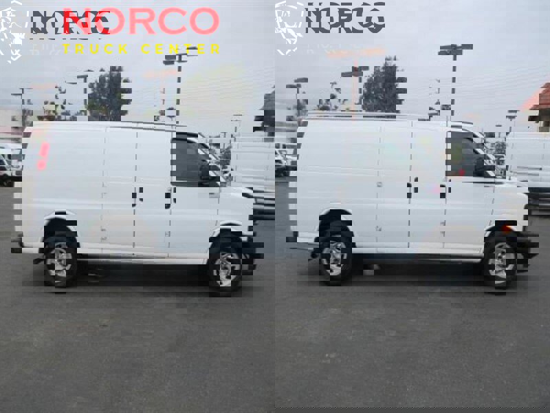 Used 2017 Chevrolet Express 2500 Extended image 1