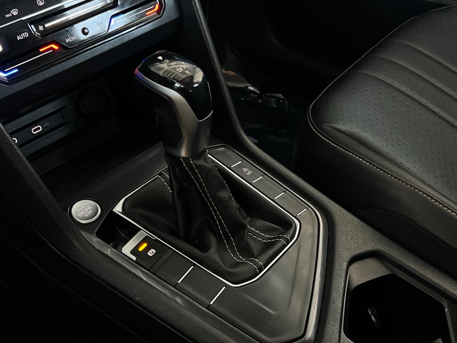 Used 2022 Volkswagen Tiguan SE image 21