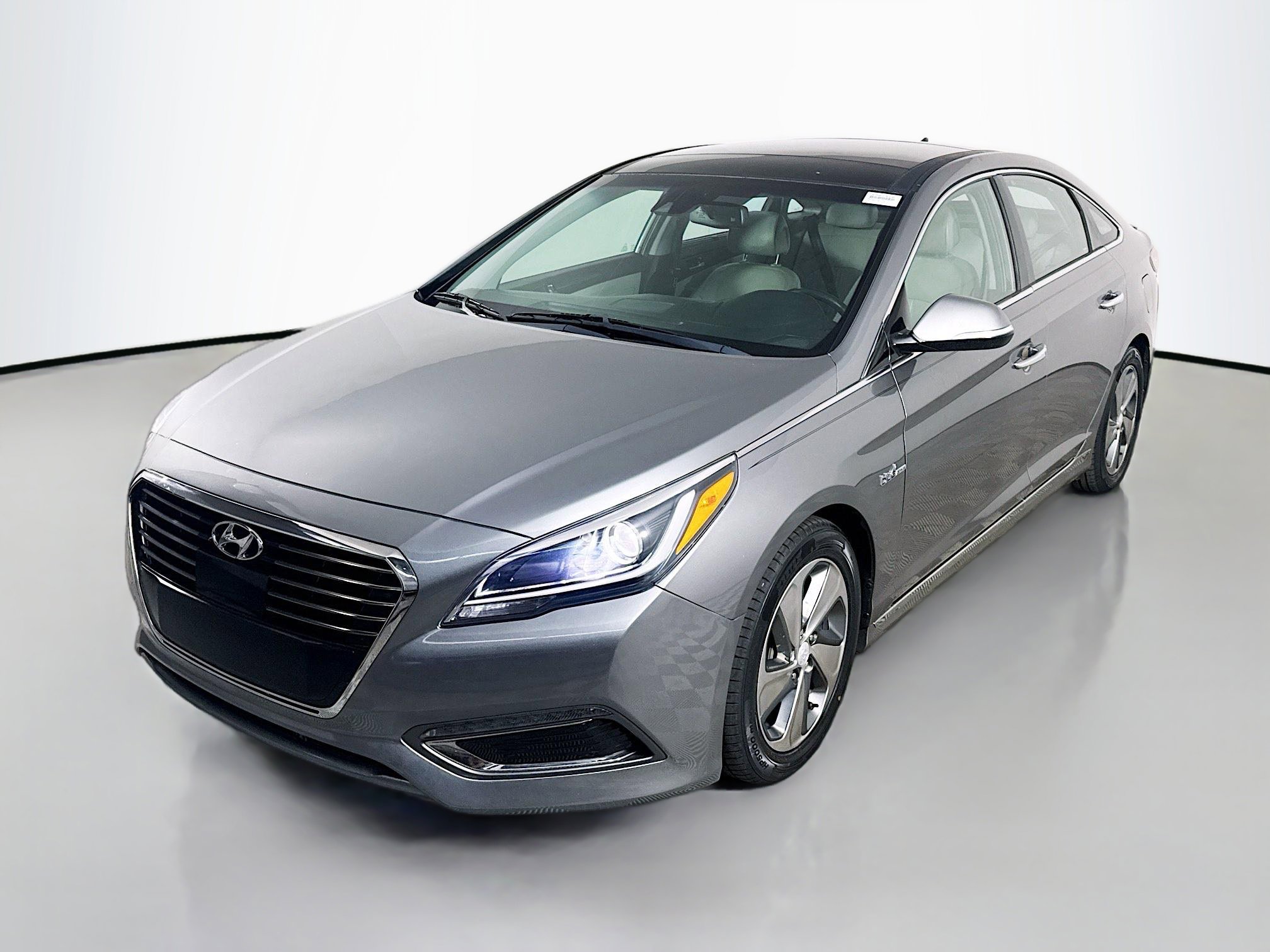 Used 2017 Hyundai Sonata Limited w/ Ultimate Package 02 image 4