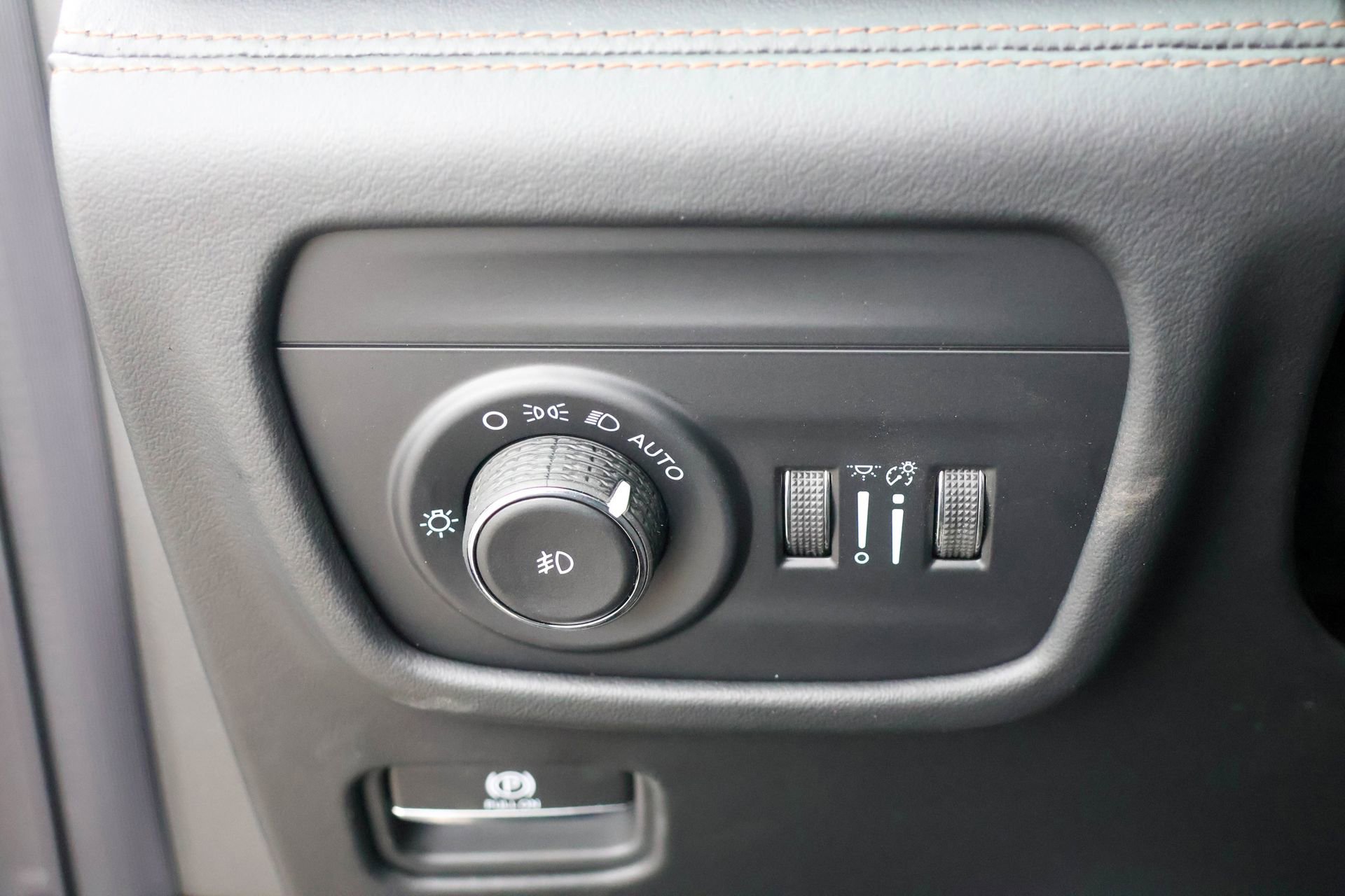 New 2026 Jeep Grand Cherokee Summit w/ Obsidian Package image 31