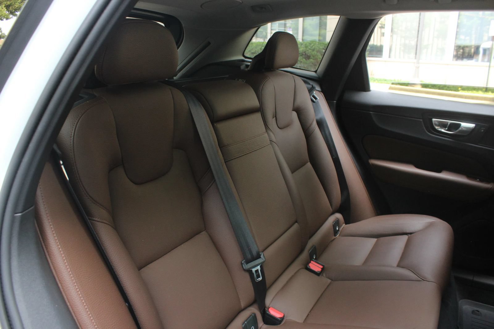 Used 2019 Volvo XC60 T5 Momentum w/ Multimedia Package AWD/4WD image 23