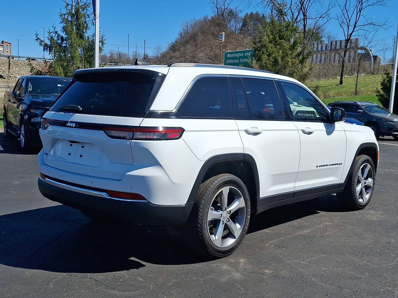 Used 2022 Jeep Grand Cherokee Limited 4xe image 6