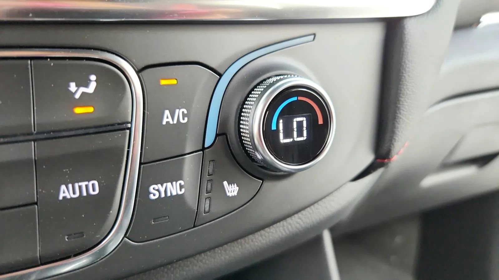 Used 2023 Chevrolet Traverse RS image 36