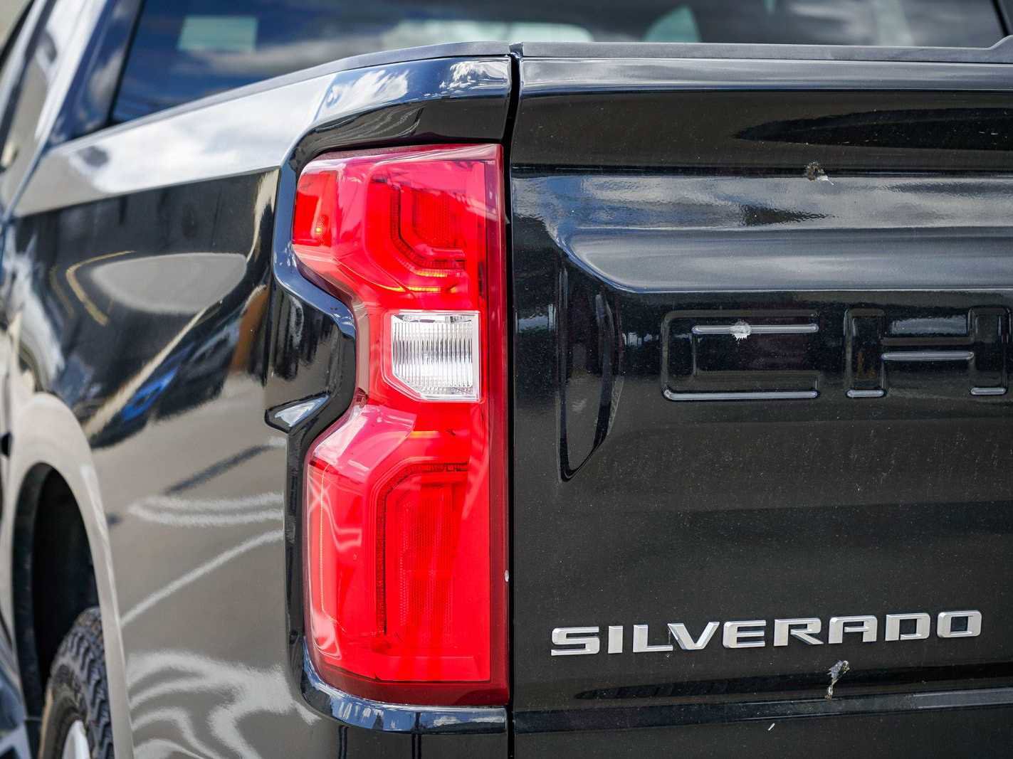 Used 2019 Chevrolet Silverado 1500 Custom w/ Custom Value Package image 9