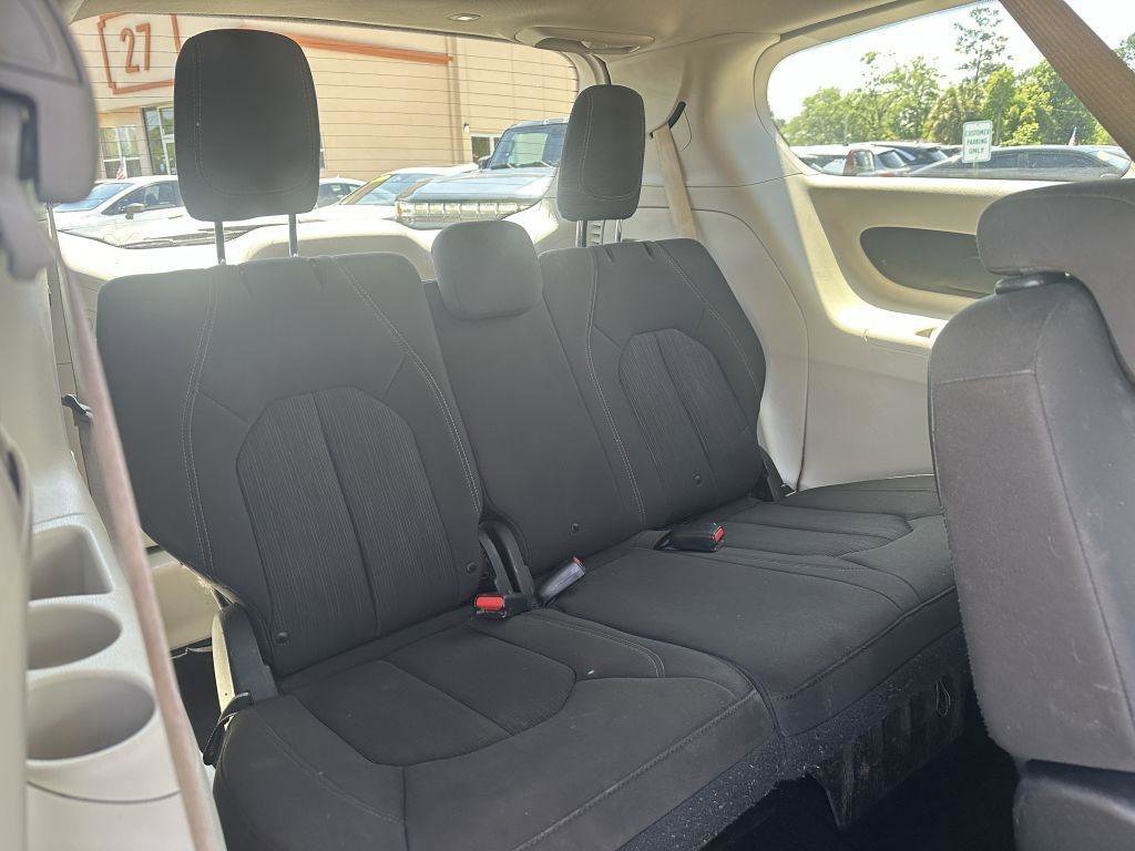 Used 2019 Chrysler Pacifica Touring Plus FWD image 11
