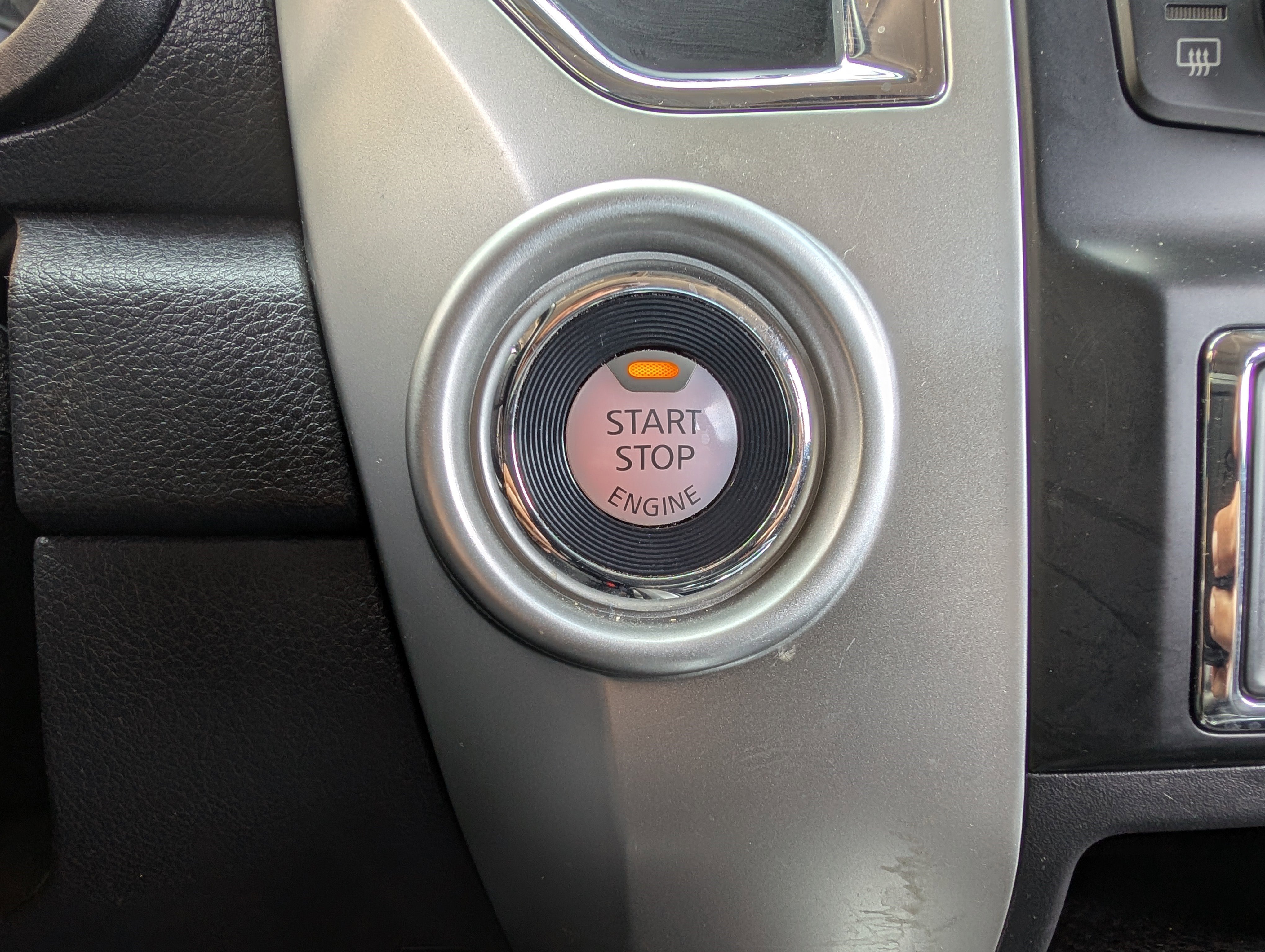 Used 2018 Nissan Titan SL image 32