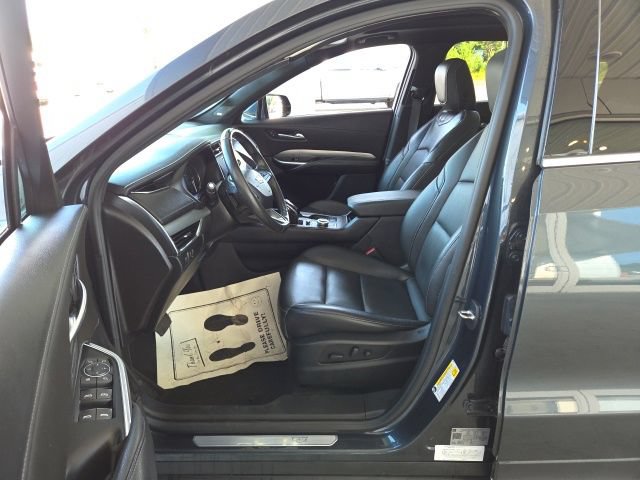 Used 2021 Cadillac XT4 Premium Luxury w/ Sun And Sound Package AWD/4WD image 23