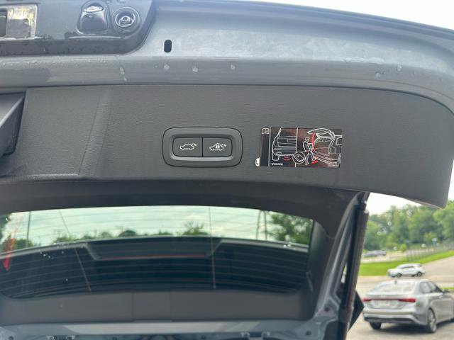 Used 2021 Volvo XC40 T5 Momentum image 14