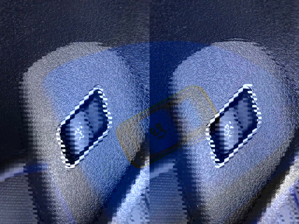 Used 2022 Mercedes-Benz GLE 350 4MATIC w/ Premium Package image 13