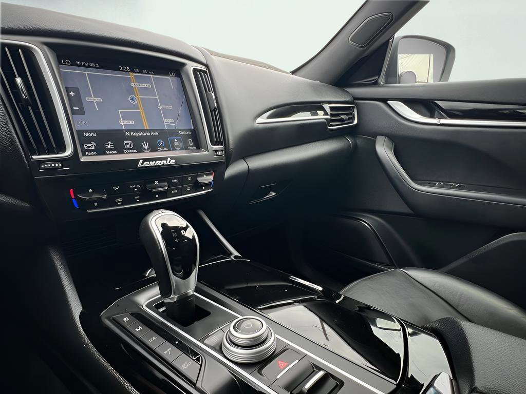 Used 2017 Maserati Levante image 48