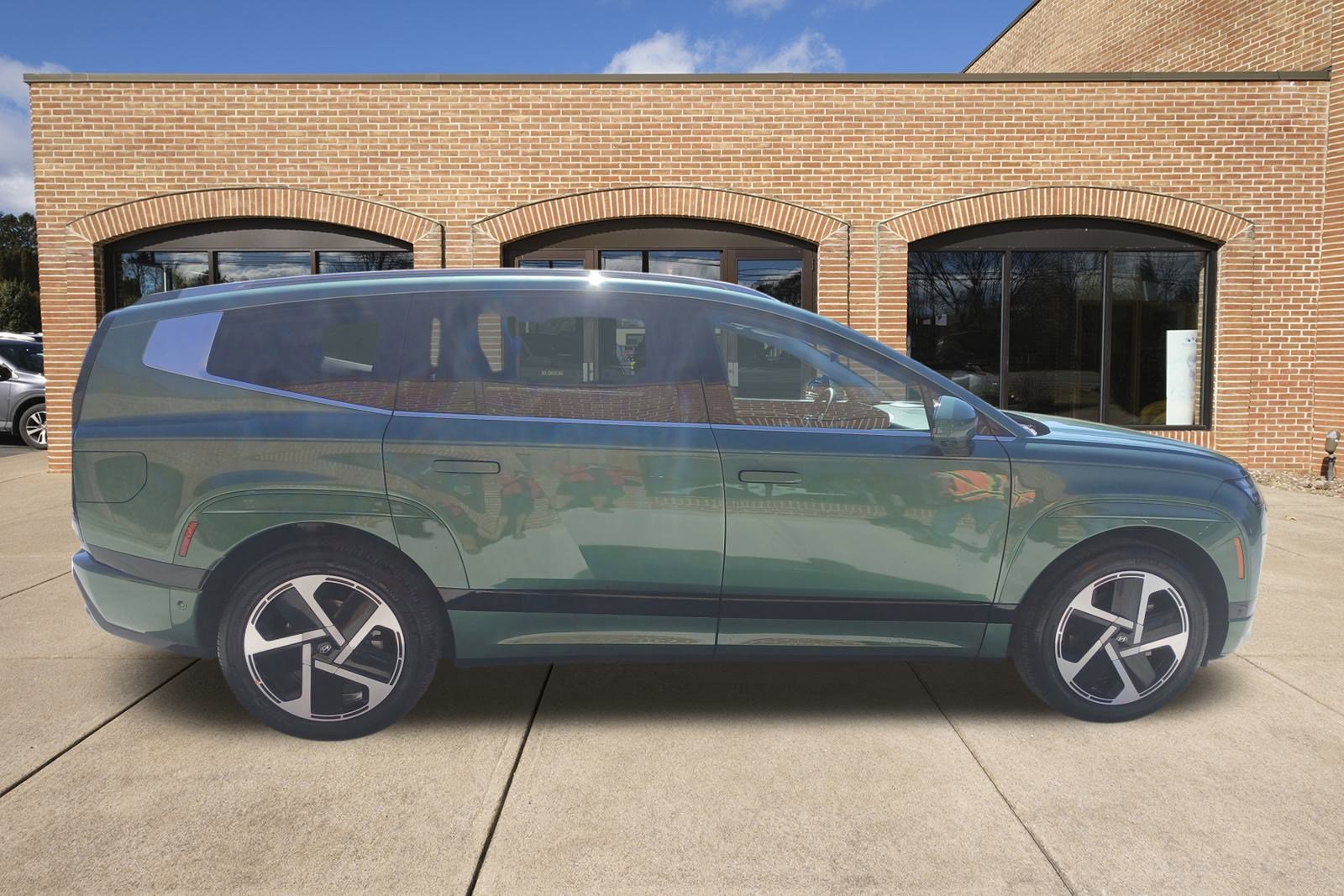 New 2026 Hyundai Ioniq 9 Calligraphy image 2