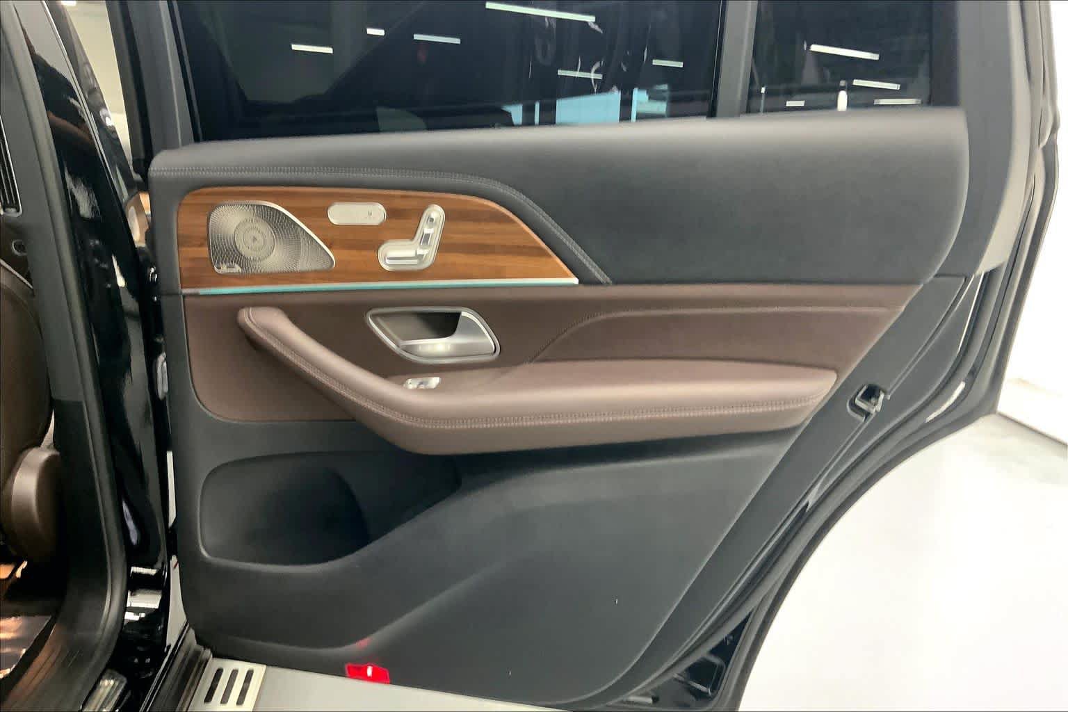 Used 2022 Mercedes-Benz GLS 450 4MATIC image 12