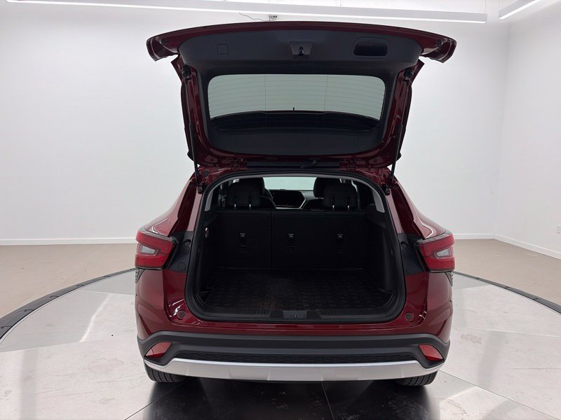 Used 2024 Chevrolet Trax LT w/ Sunroof Package FWD image 8