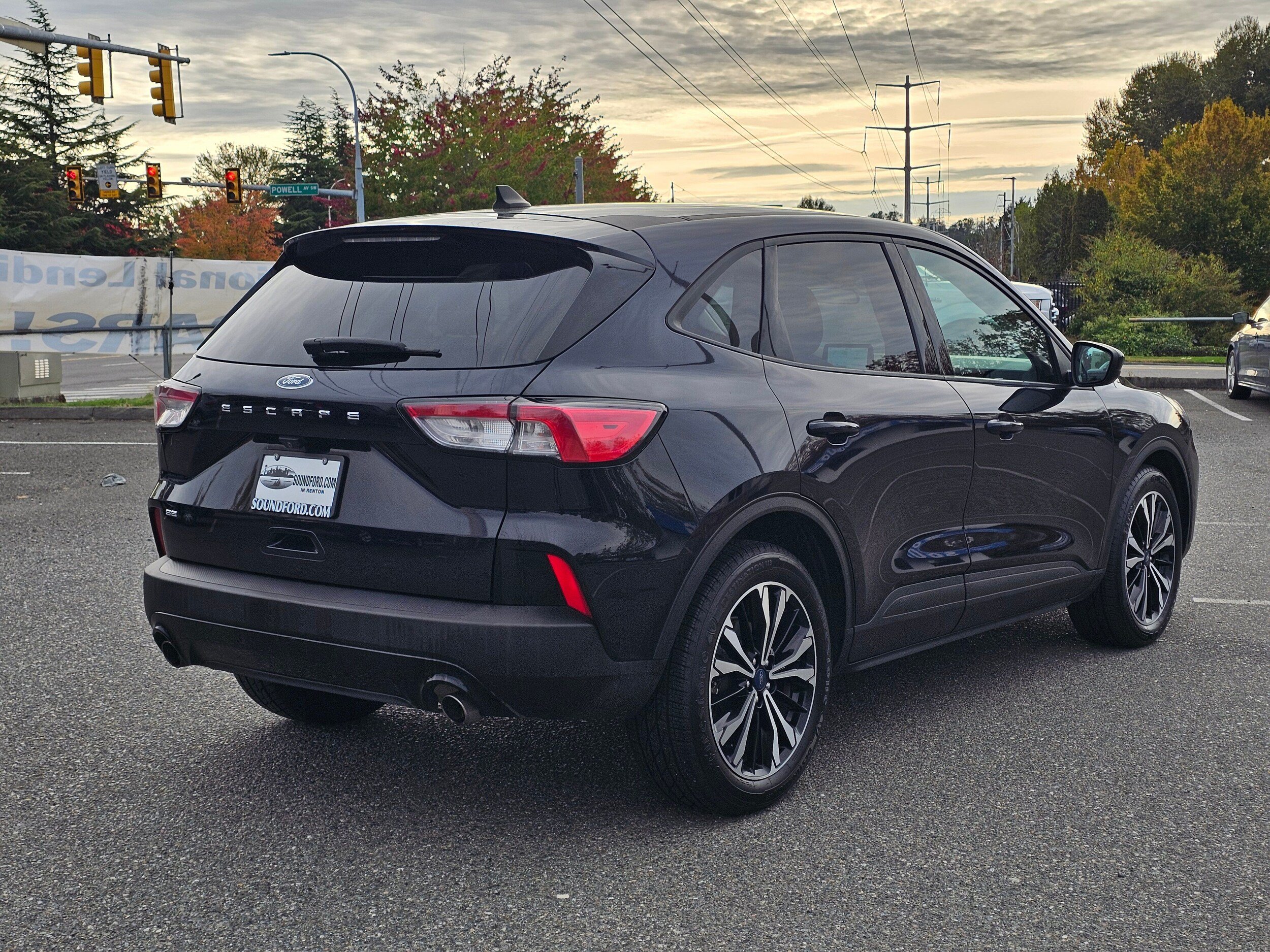 Certified 2021 Ford Escape SE w/ SE Sport Appearance Package FWD image 5