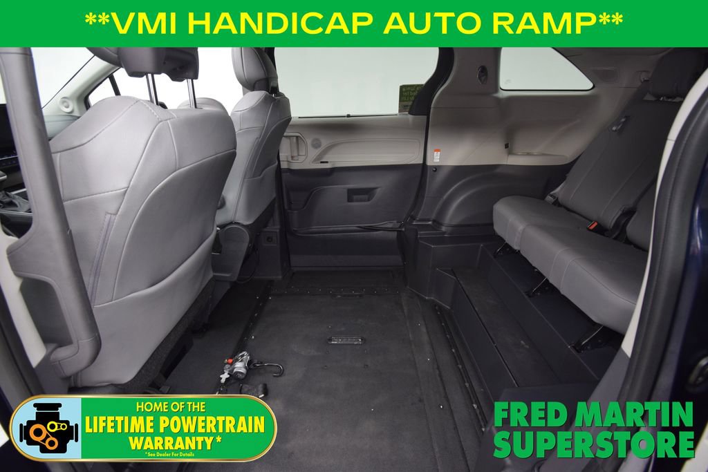 Used 2022 Toyota Sienna XLE image 24