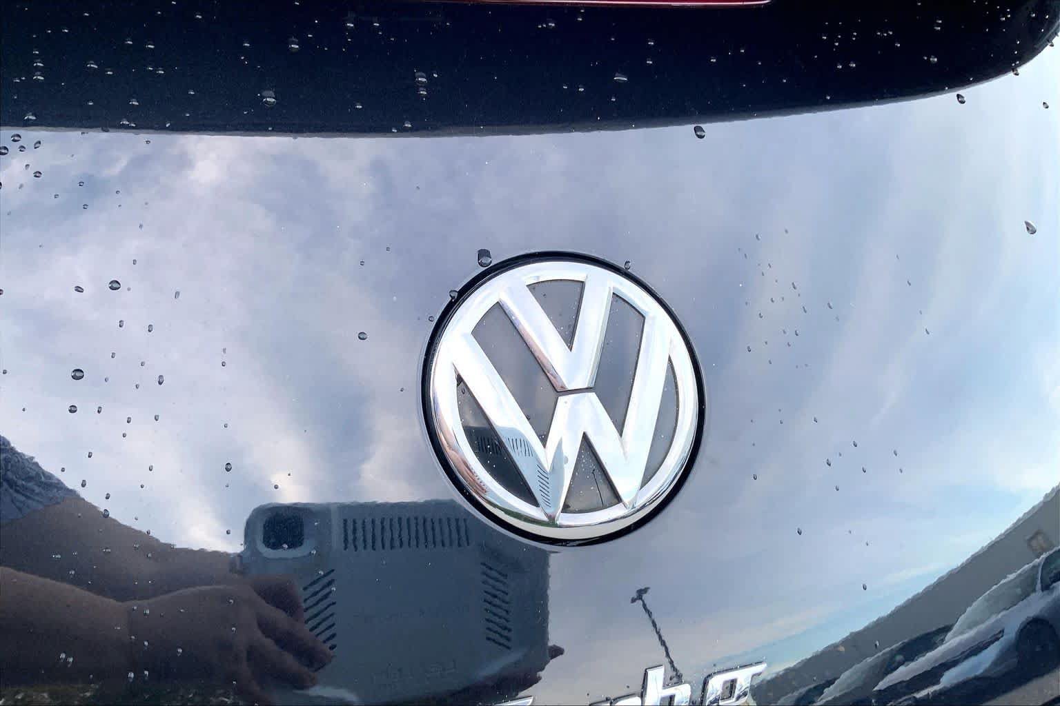 Used 2017 Volkswagen Beetle 1.8T Classic FWD image 32