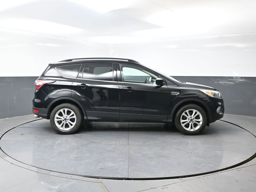 Used 2017 Ford Escape SE AWD/4WD image 2