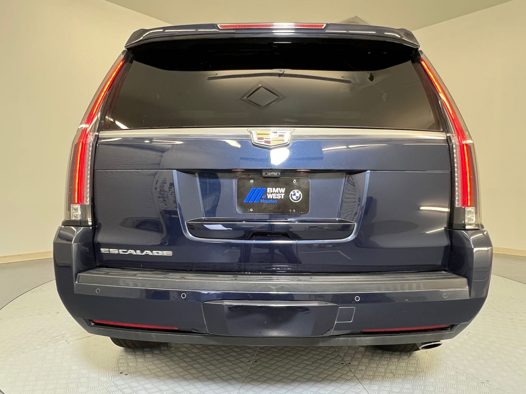 Used 2018 Cadillac Escalade Premium Luxury image 9