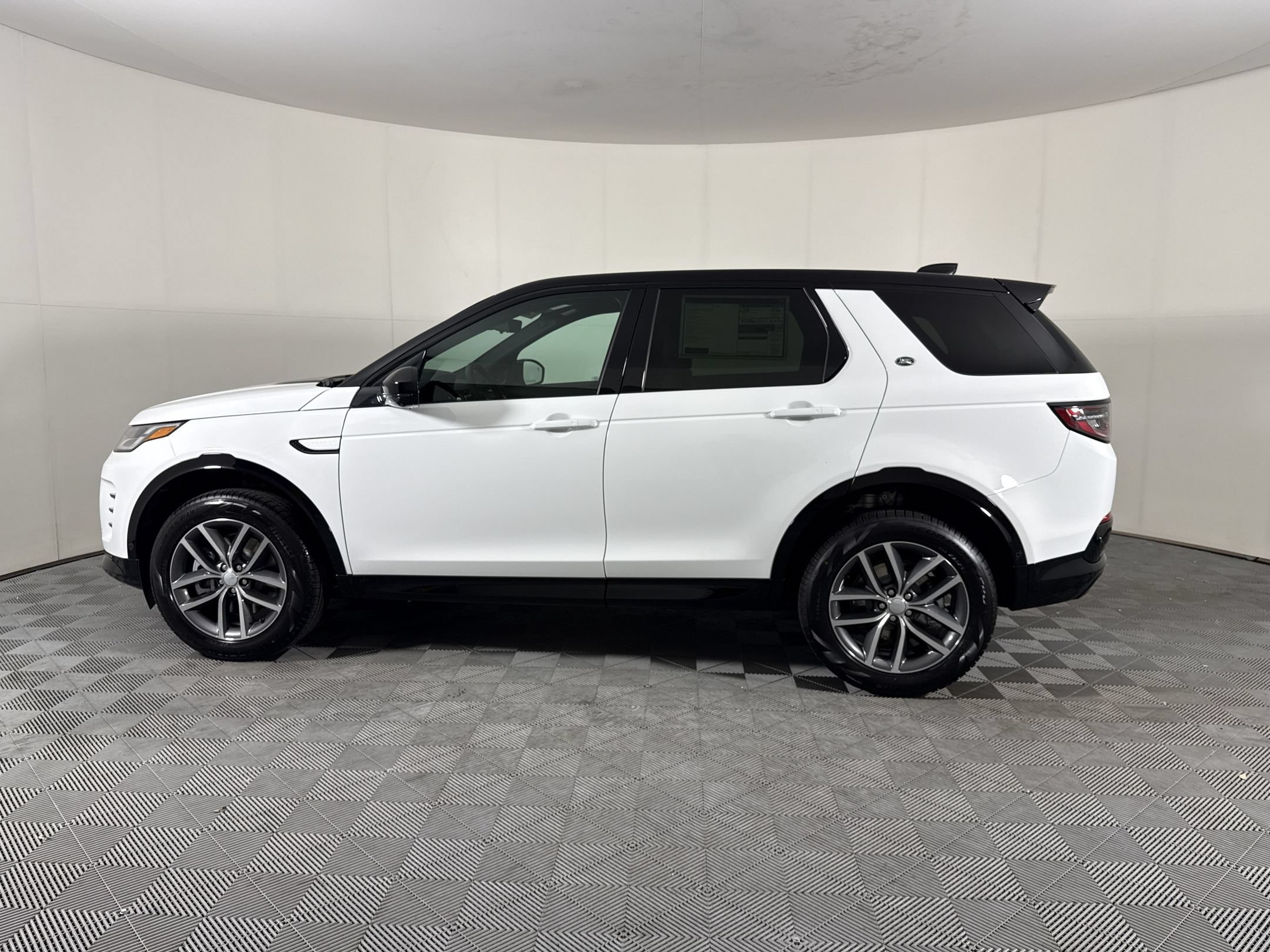 New 2026 Land Rover Discovery Sport Landmark AWD/4WD image 2