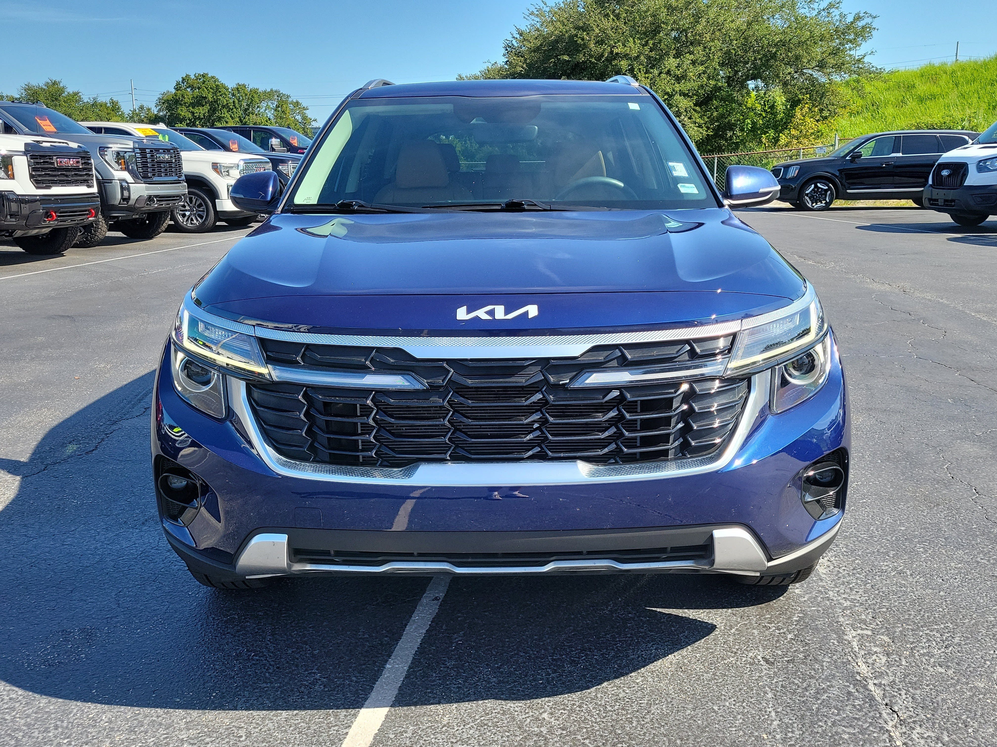 Used 2025 Kia Seltos EX w/ EX Sunroof Package FWD image 2