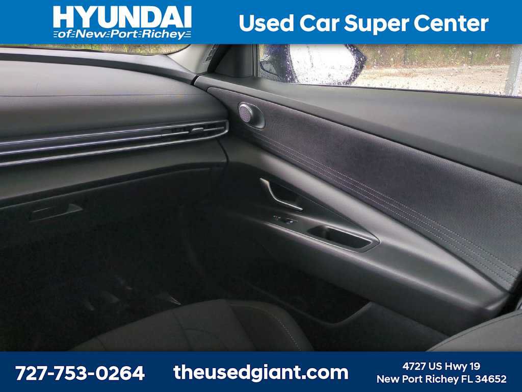 Used 2025 Hyundai Elantra SE w/ Cargo Package FWD image 17