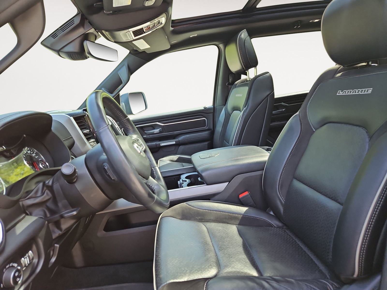Used 2023 RAM 1500 Laramie AWD/4WD image 9