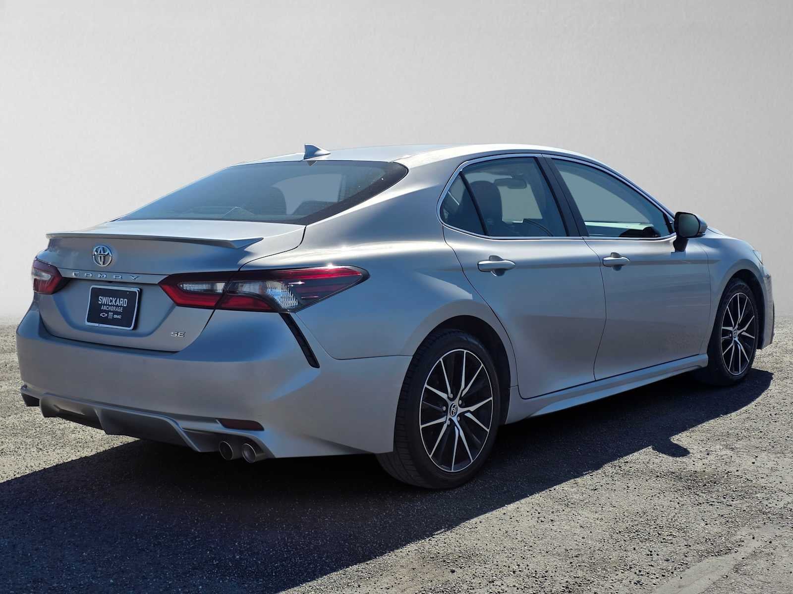 Used 2024 Toyota Camry SE FWD image 3
