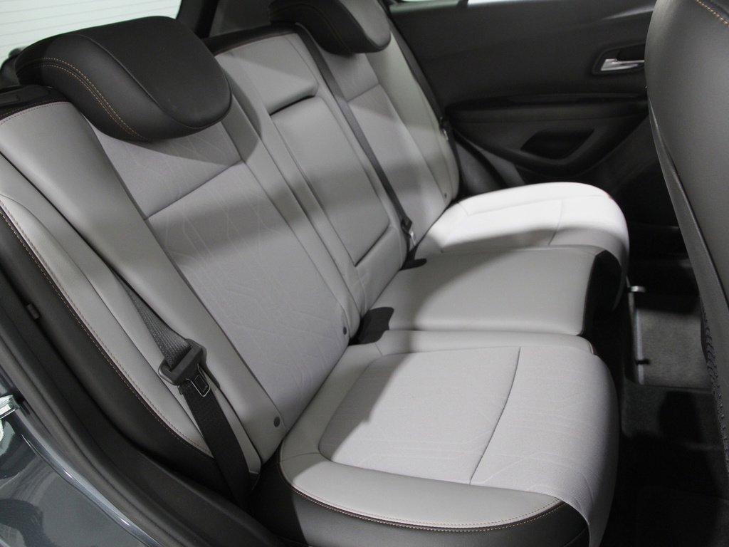 Certified 2022 Chevrolet Trax LT w/ LT Convenience Package image 15