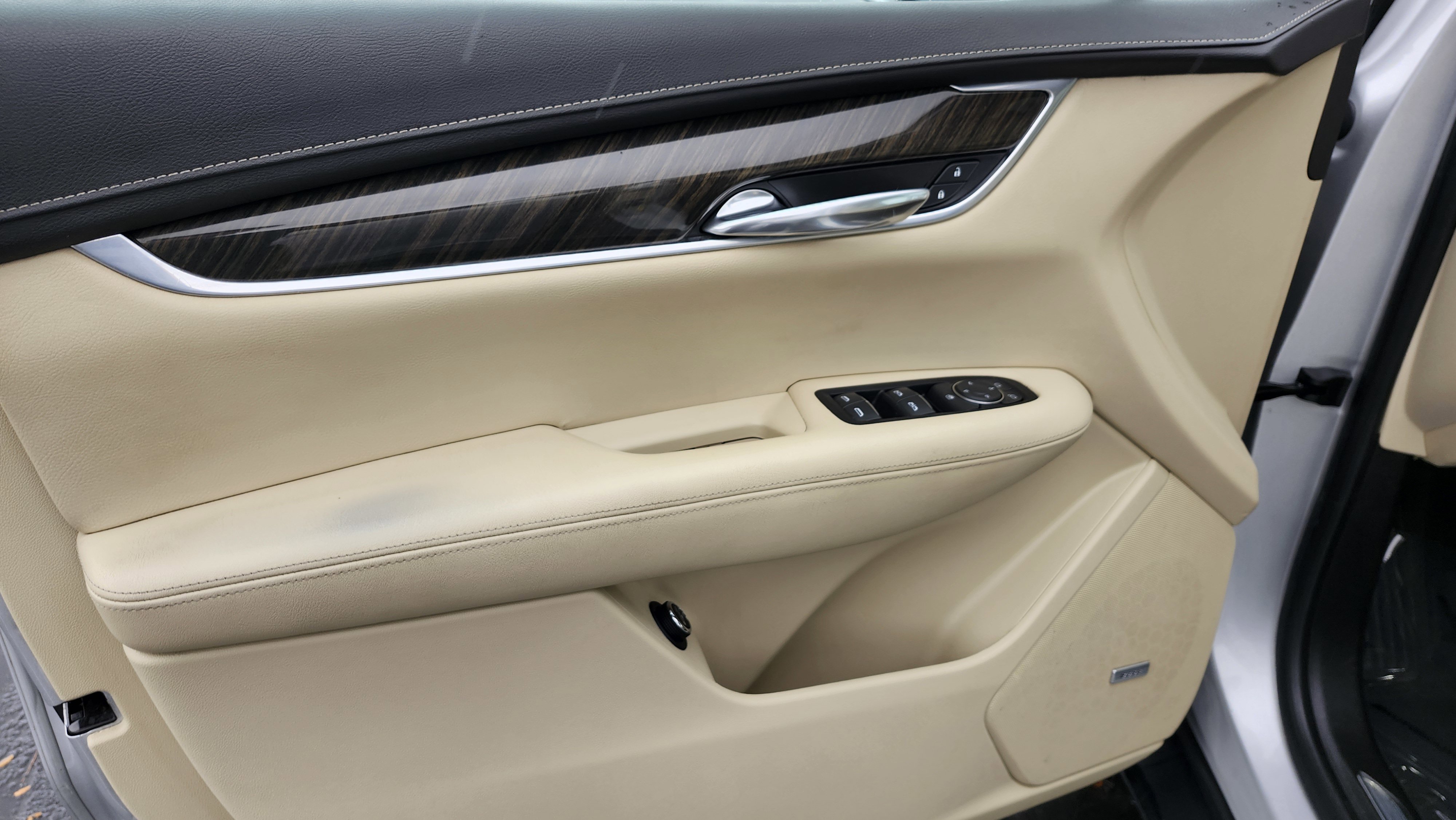 Used 2017 Cadillac XT5 FWD image 18