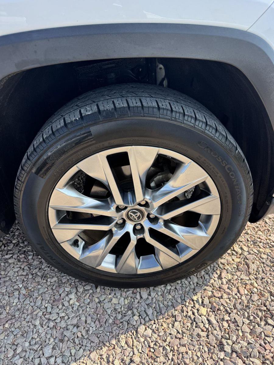 Used 2020 Toyota RAV4 XLE Premium FWD image 25