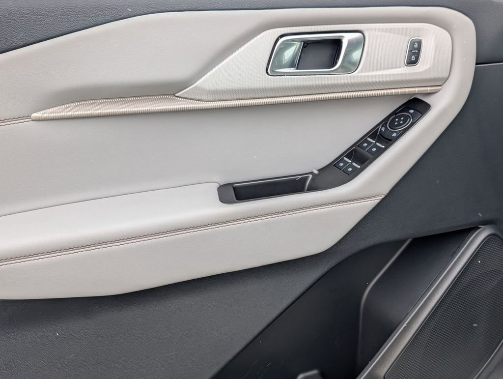 New 2025 Ford Explorer Active w/ Active Comfort Package image 26